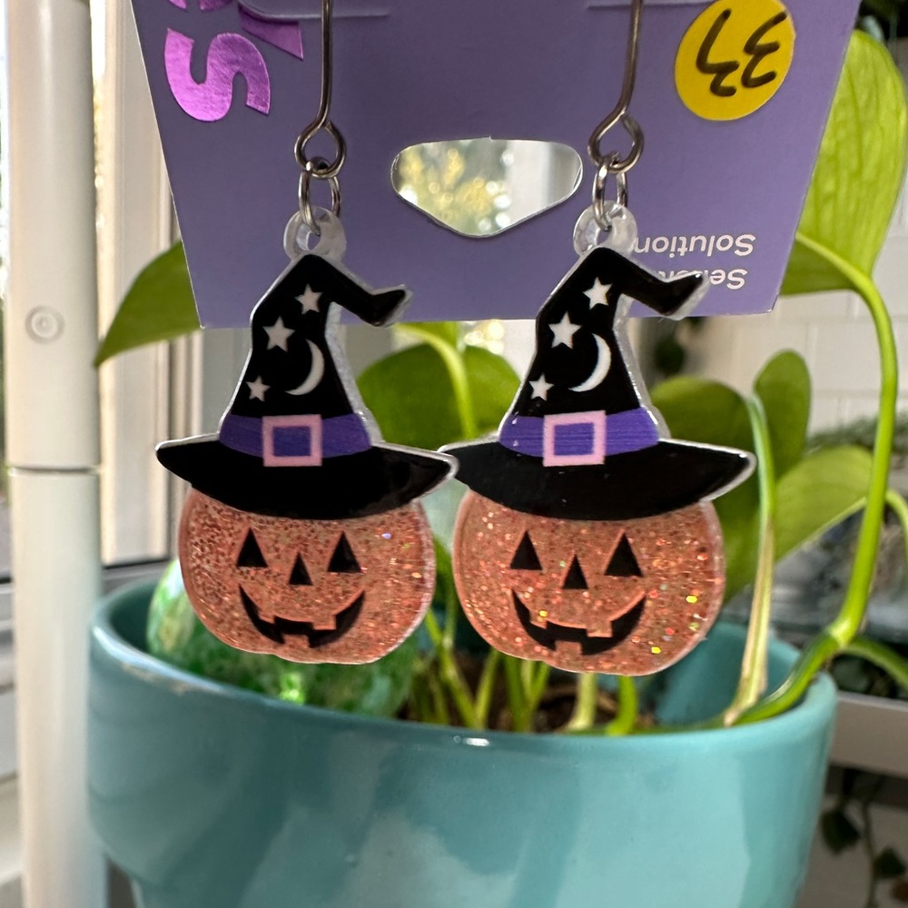 NWT Claire’s Glittery Pumpkin Witch Dangle Earrings Halloween Sparkle 🌠